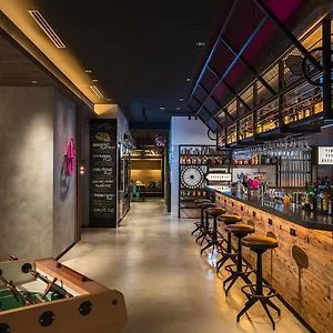 https://moxy-osaka-honmachi.hotels-osaka.net